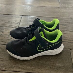 Nike Kids Black and Neon Green Sneakers